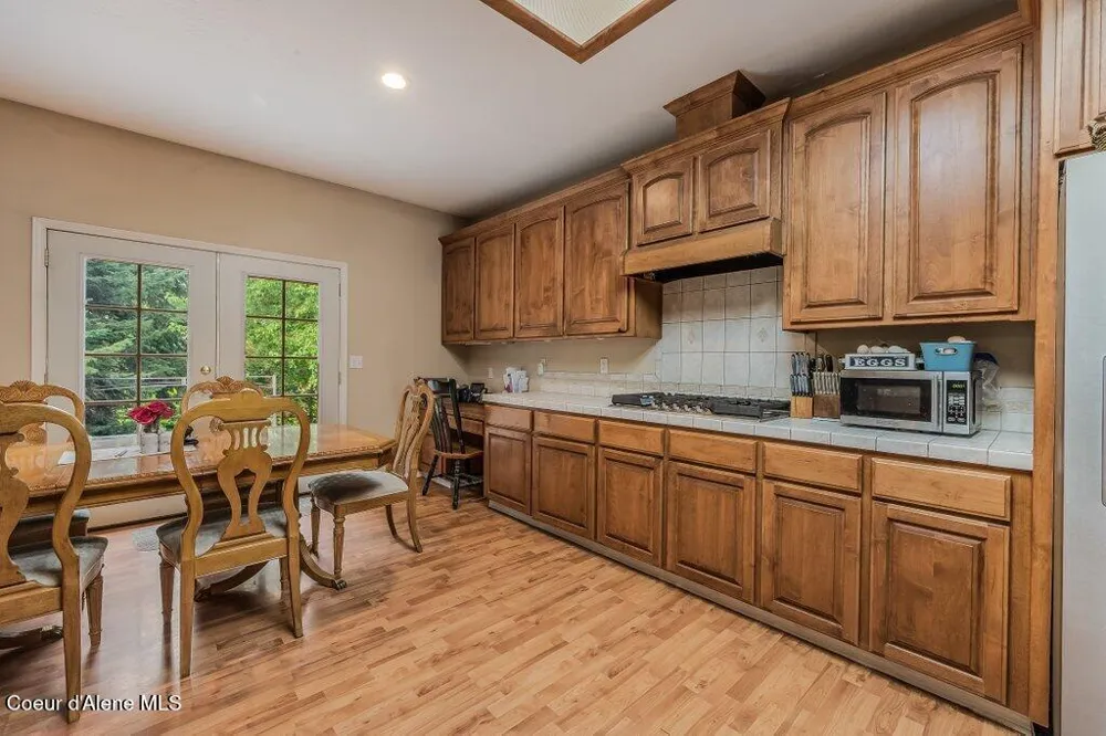 18321 W RICE AVENUE Hauser, ID 83854
