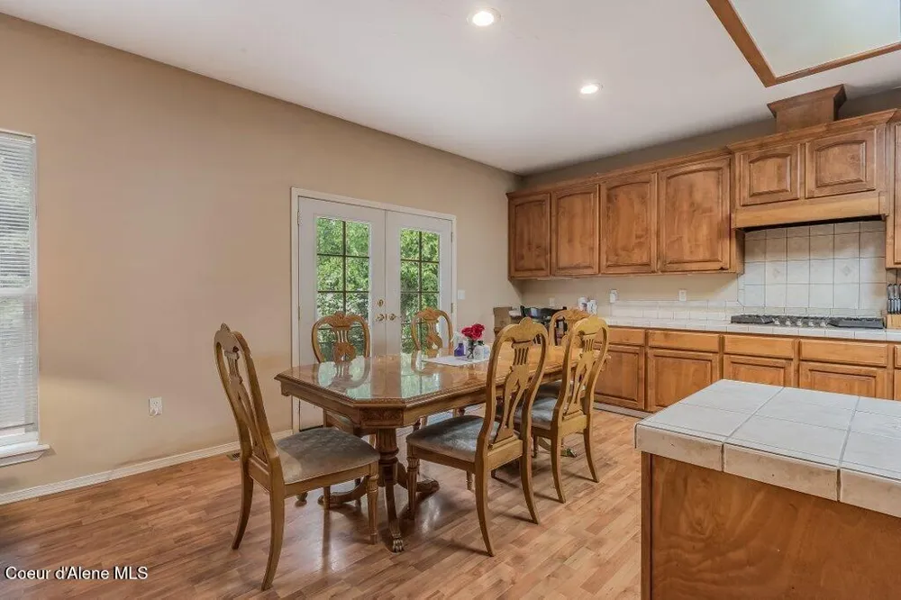 18321 W RICE AVENUE Hauser, ID 83854