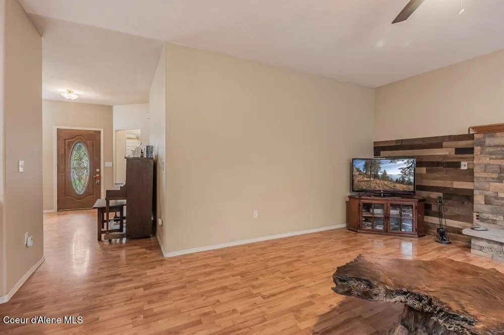 18321 W RICE AVENUE Hauser, ID 83854