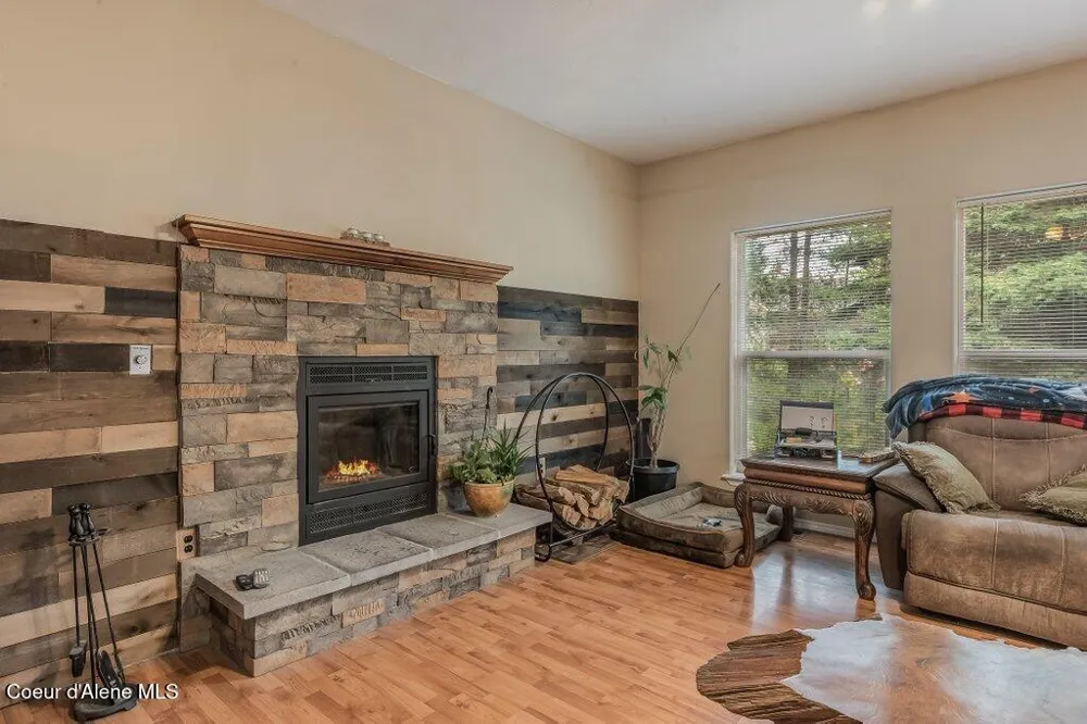 18321 W RICE AVENUE Hauser, ID 83854