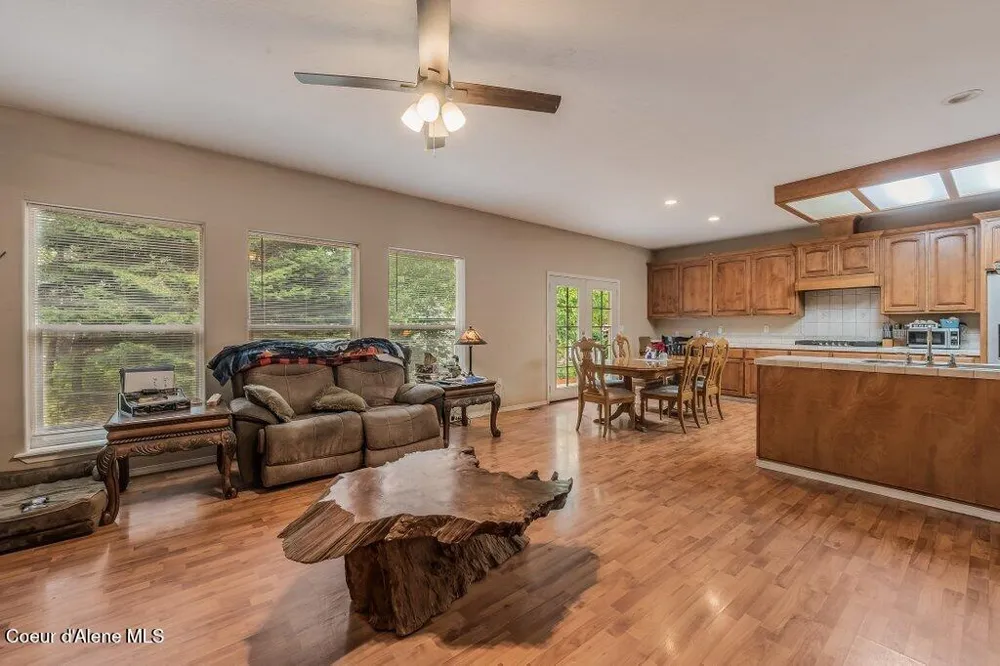 18321 W RICE AVENUE Hauser, ID 83854