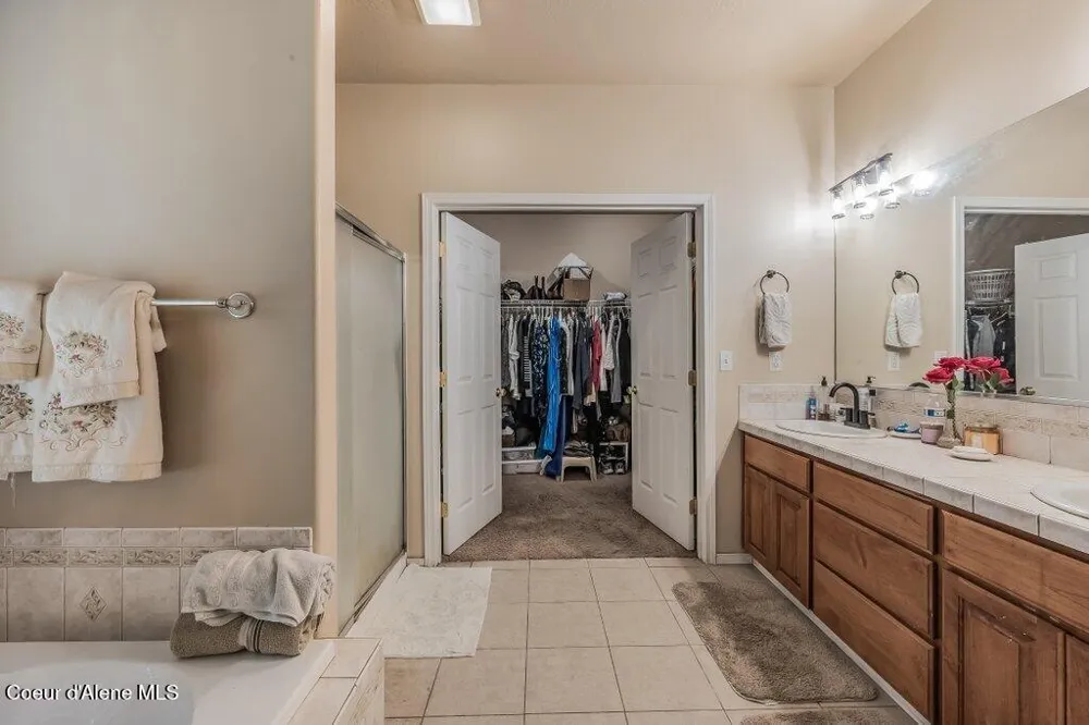 18321 W RICE AVENUE Hauser, ID 83854