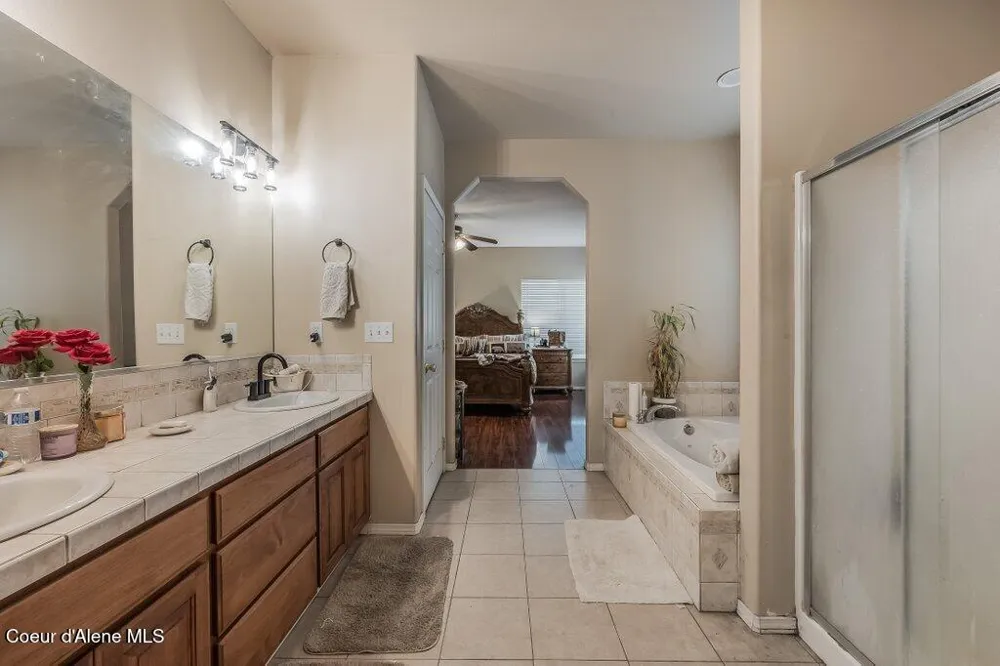 18321 W RICE AVENUE Hauser, ID 83854