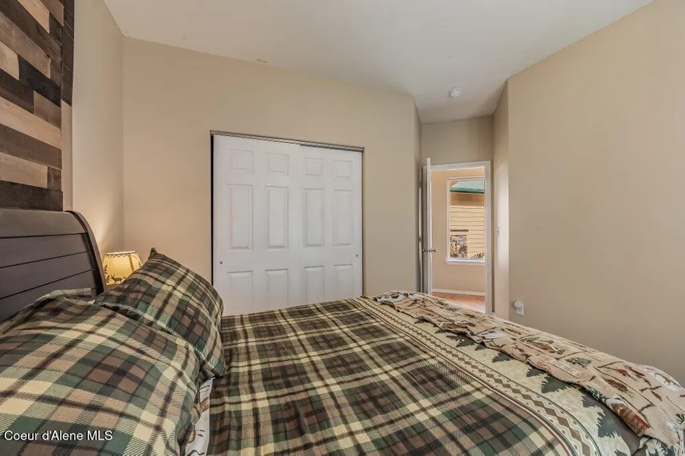 18321 W RICE AVENUE Hauser, ID 83854