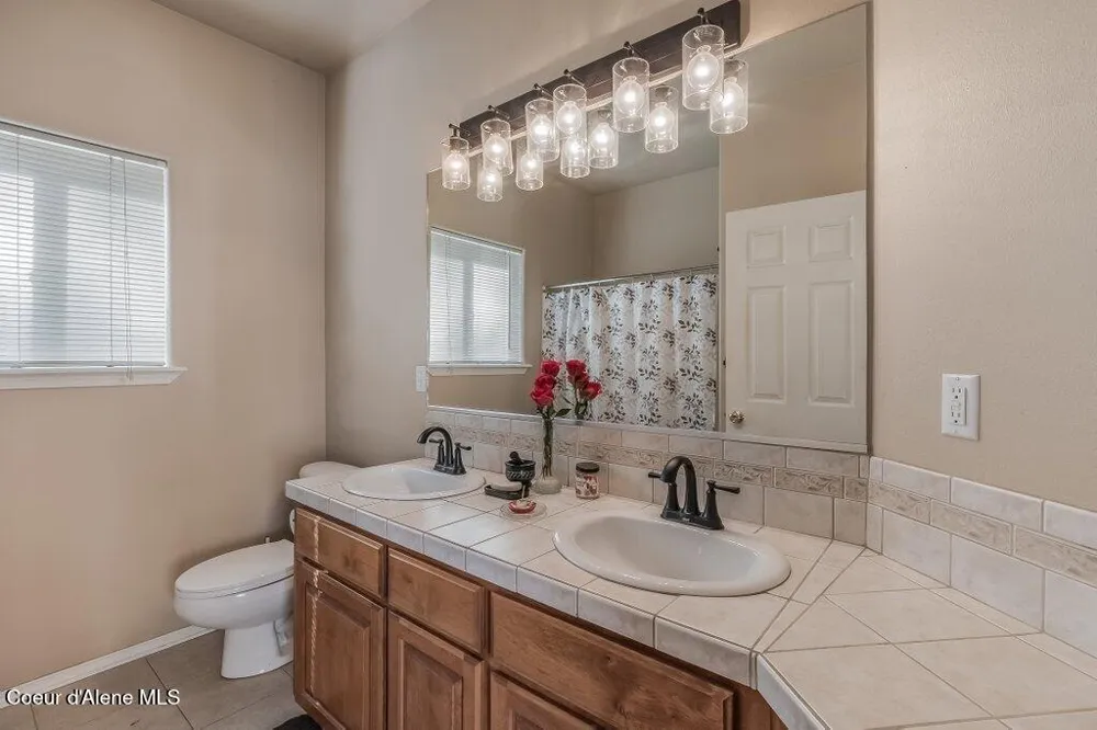 18321 W RICE AVENUE Hauser, ID 83854