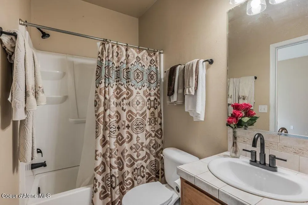 18321 W RICE AVENUE Hauser, ID 83854