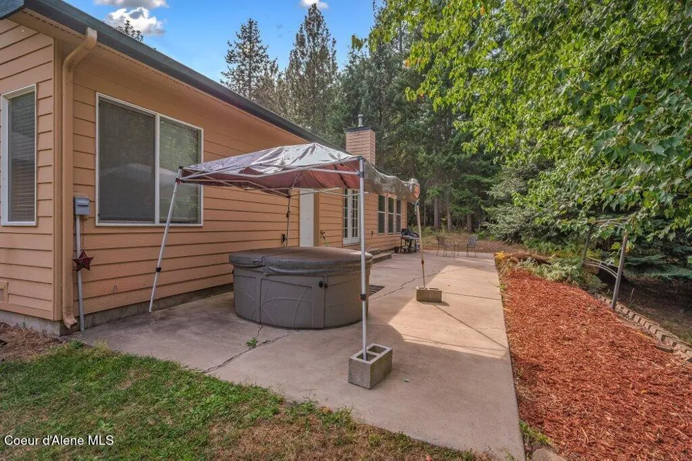 18321 W RICE AVENUE Hauser, ID 83854