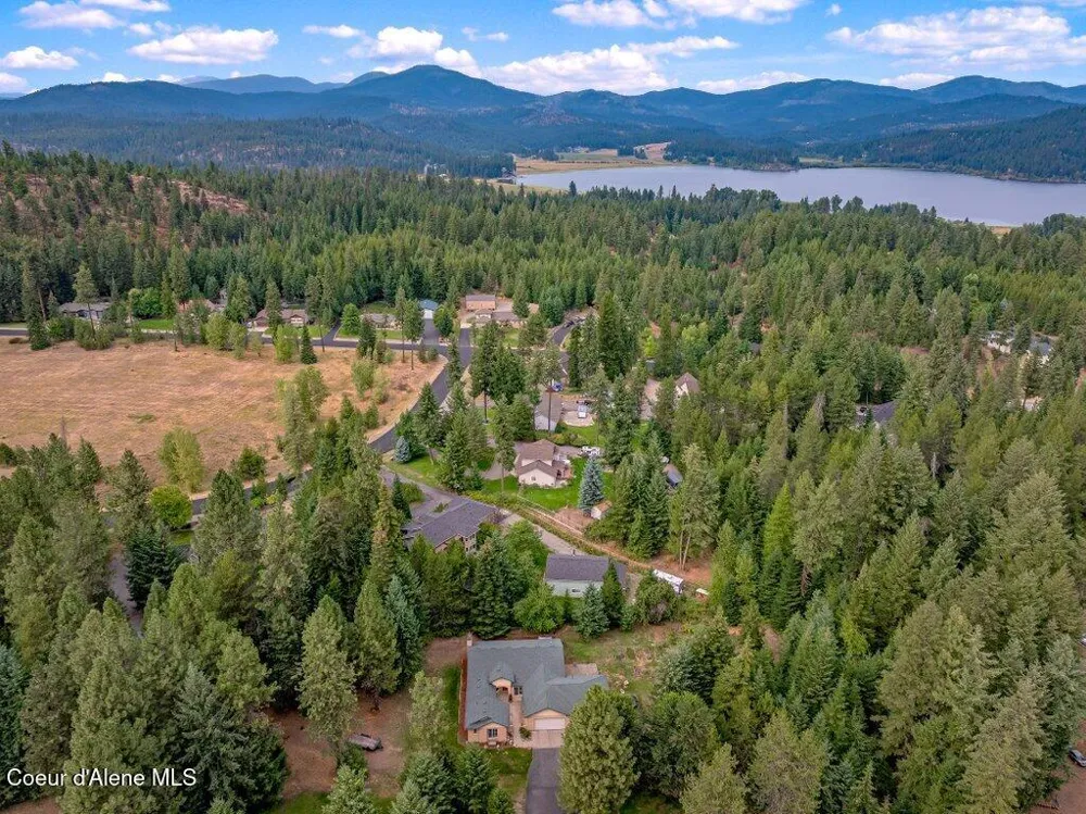 18321 W RICE AVENUE Hauser, ID 83854