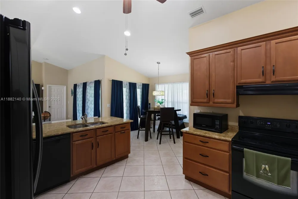 112 SW 34th LN Cape Coral, FL 33914