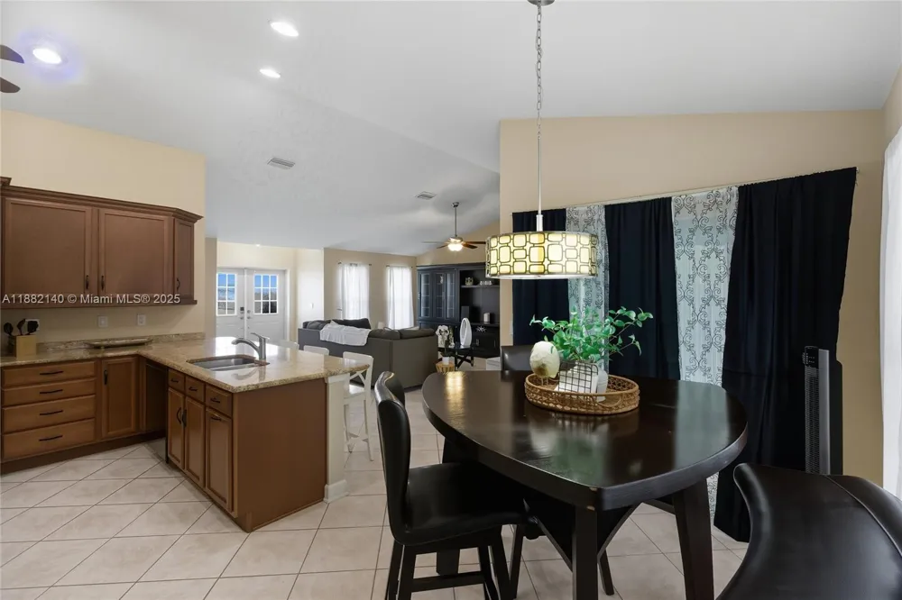 112 SW 34th LN Cape Coral, FL 33914
