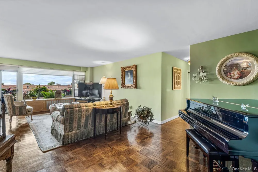 166-25 Powells Cove Boulevard #9E Beechhurst, NY 11357