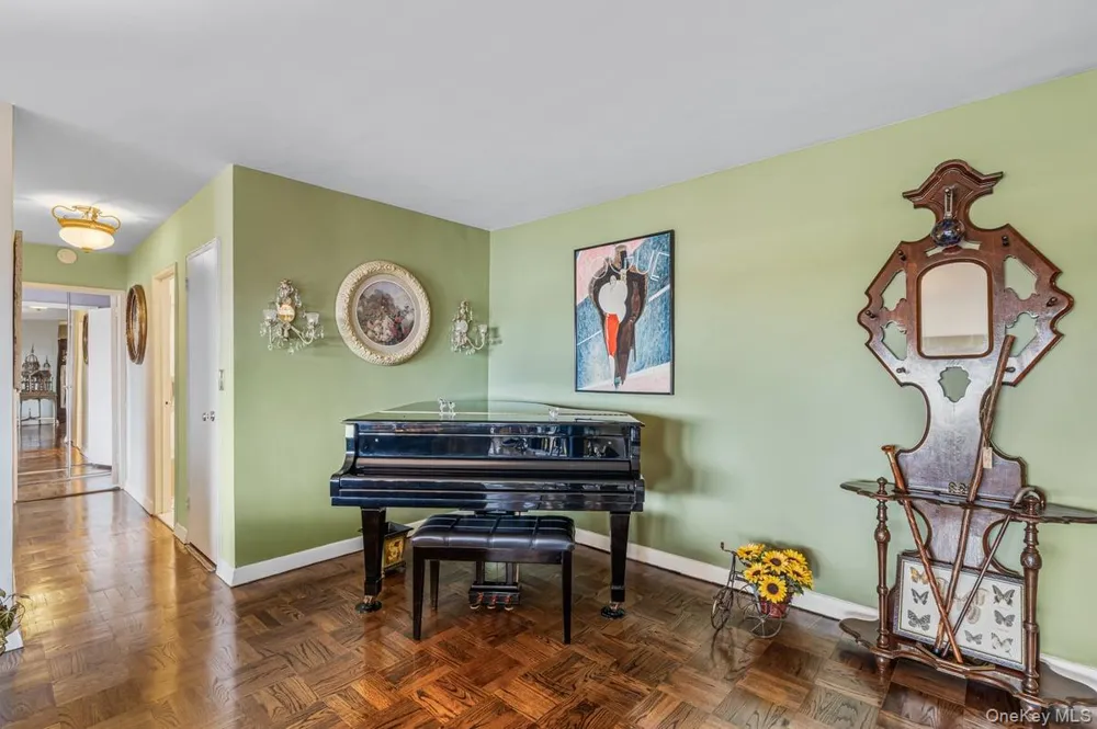 166-25 Powells Cove Boulevard #9E Beechhurst, NY 11357