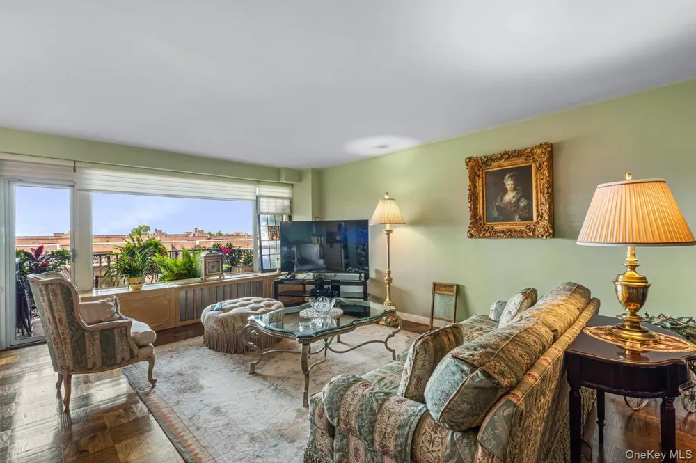 166-25 Powells Cove Boulevard #9E Beechhurst, NY 11357