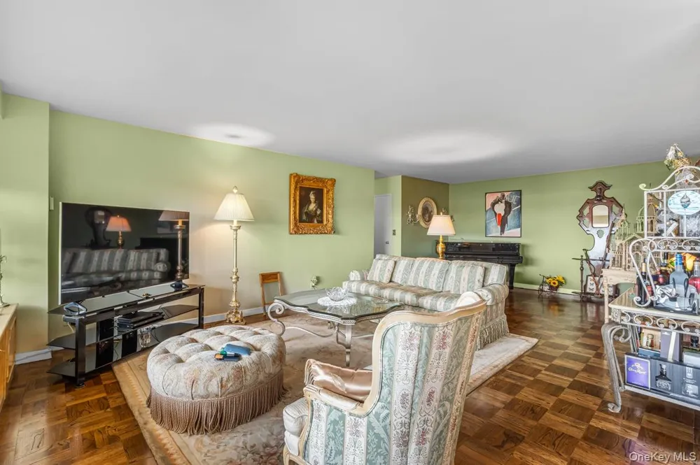 166-25 Powells Cove Boulevard #9E Beechhurst, NY 11357