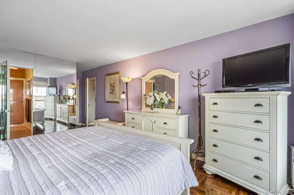 166-25 Powells Cove Boulevard #9E Beechhurst, NY 11357