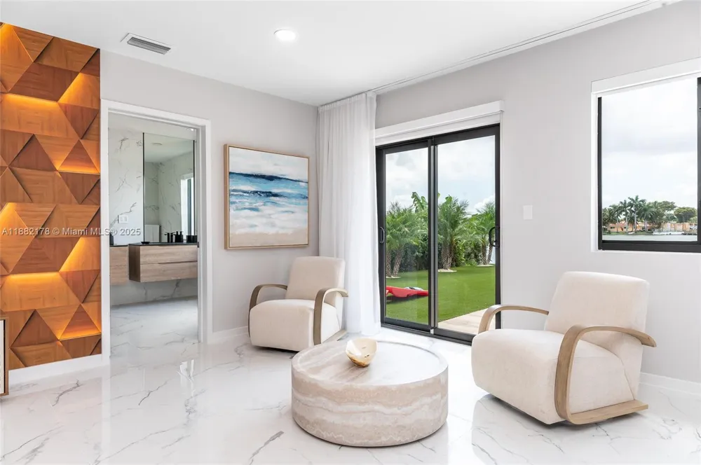 21230 NE 25th Ct Miami, FL 33180