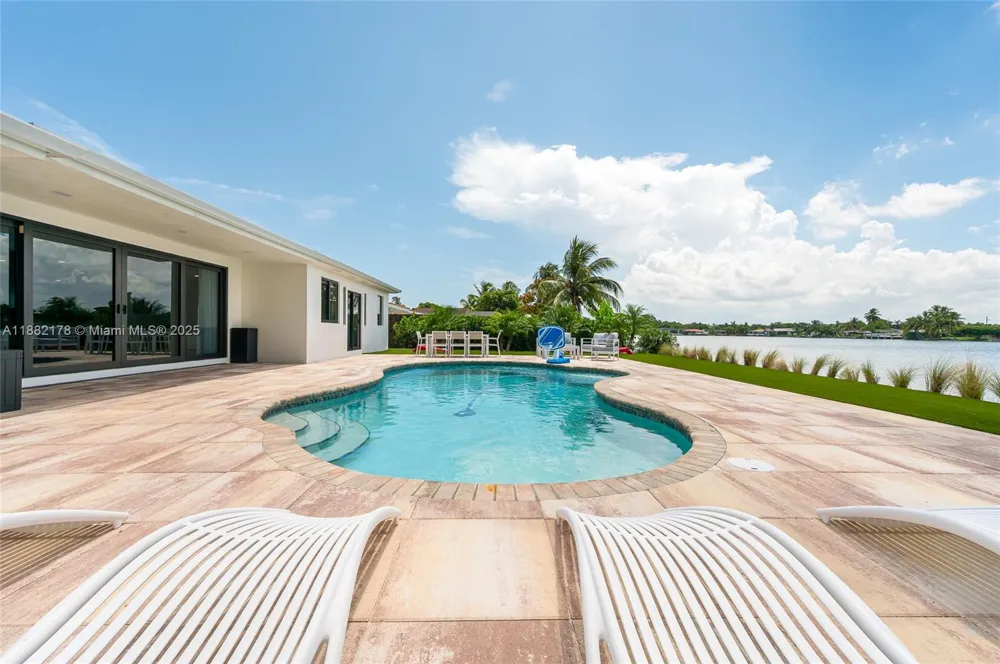 21230 NE 25th Ct Miami, FL 33180
