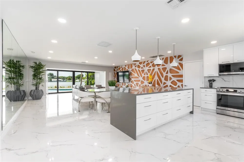 21230 NE 25th Ct Miami, FL 33180