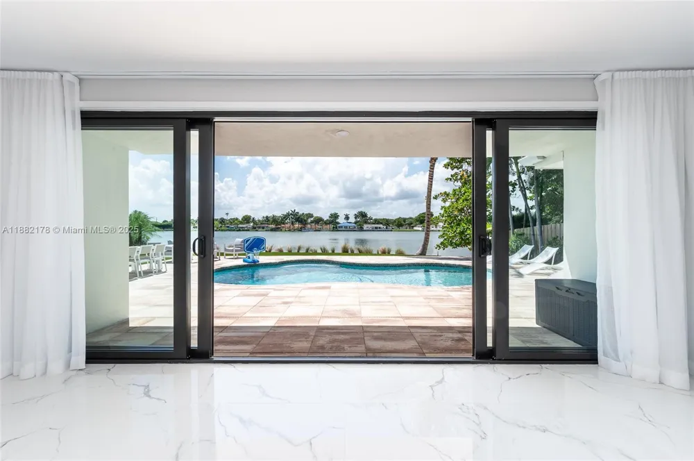 21230 NE 25th Ct Miami, FL 33180