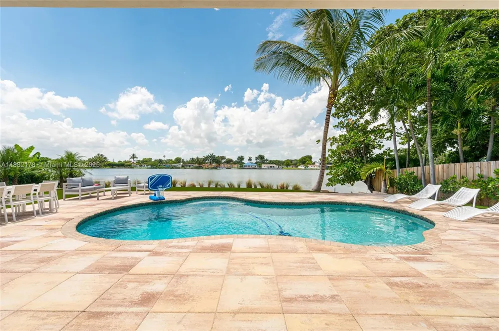 21230 NE 25th Ct Miami, FL 33180