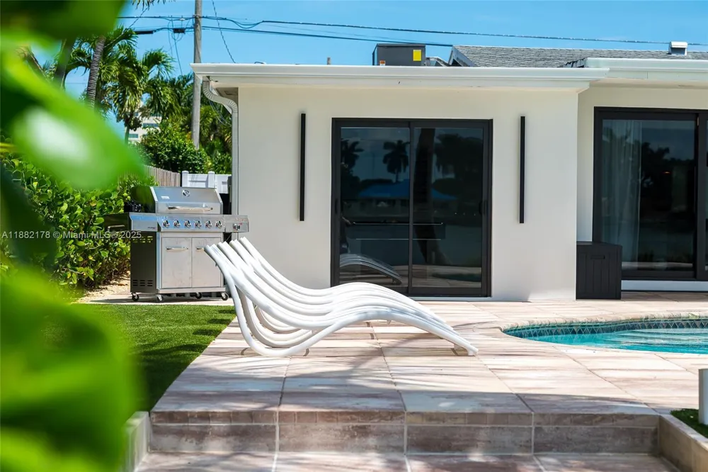 21230 NE 25th Ct Miami, FL 33180
