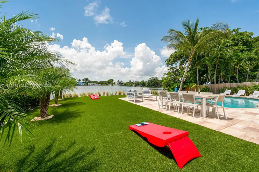 21230 NE 25th Ct Miami, FL 33180
