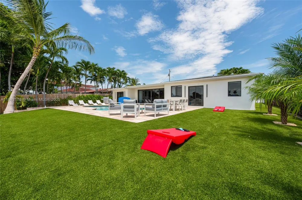 21230 NE 25th Ct Miami, FL 33180