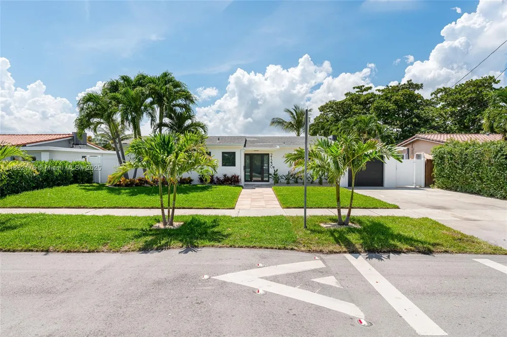21230 NE 25th Ct Miami, FL 33180
