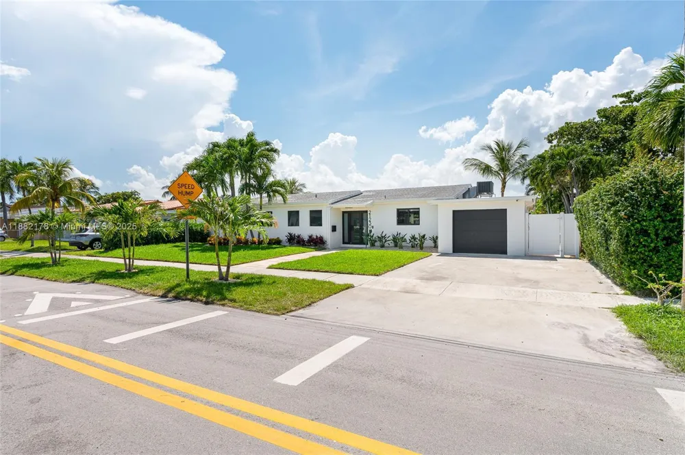 21230 NE 25th Ct Miami, FL 33180