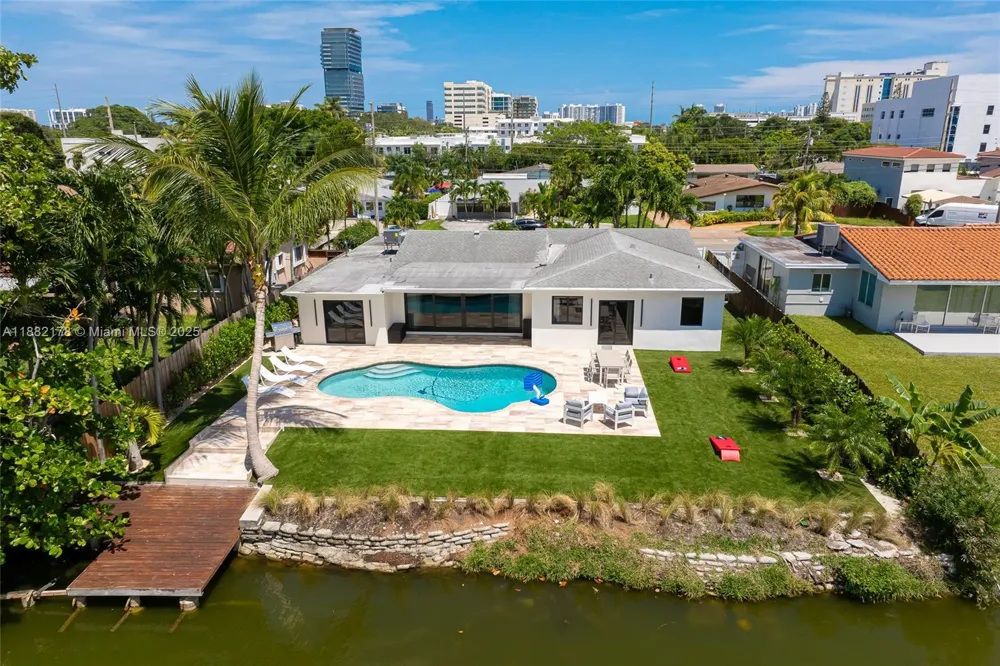 21230 NE 25th Ct Miami, FL 33180