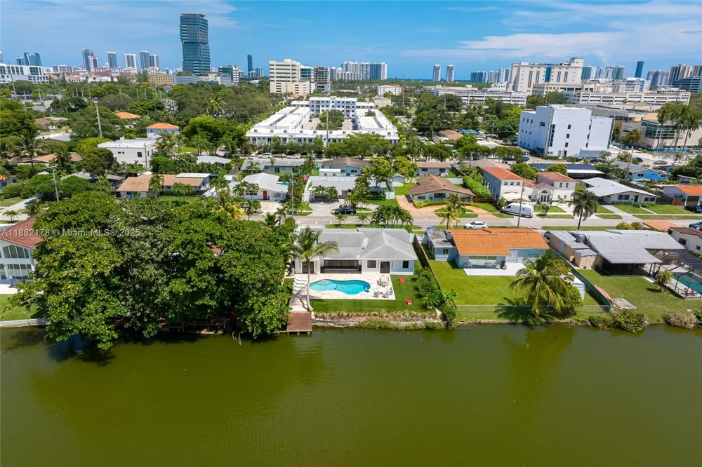 21230 NE 25th Ct Miami, FL 33180