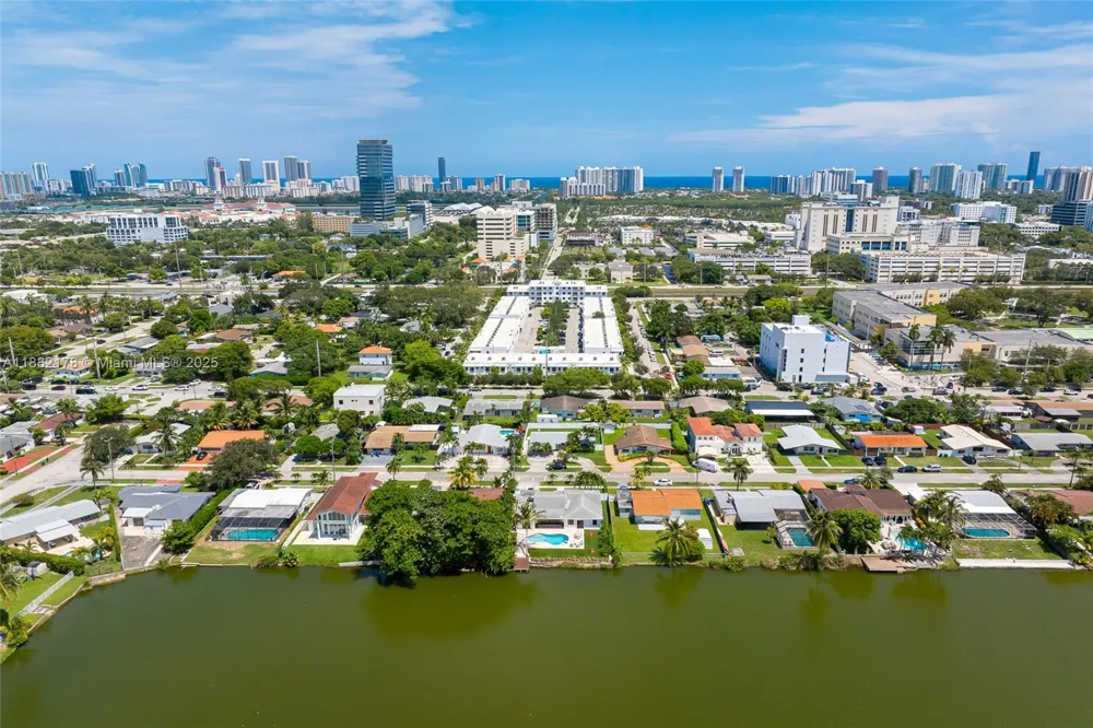 21230 NE 25th Ct Miami, FL 33180