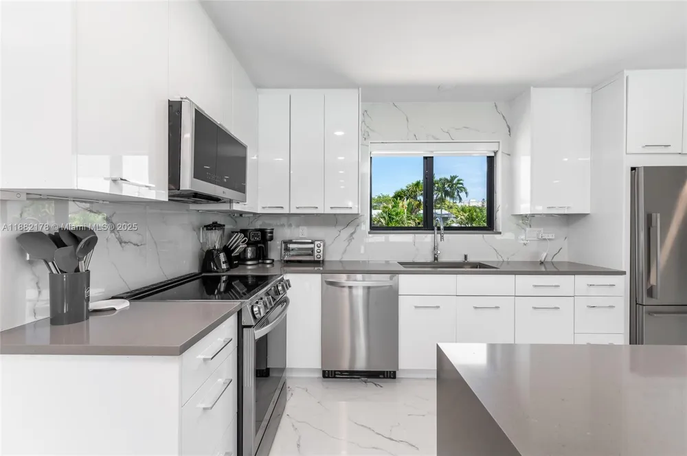 21230 NE 25th Ct Miami, FL 33180