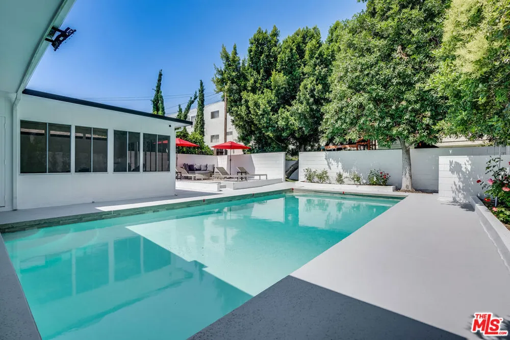 5757 Agnes Avenue North Hollywood, CA 91607