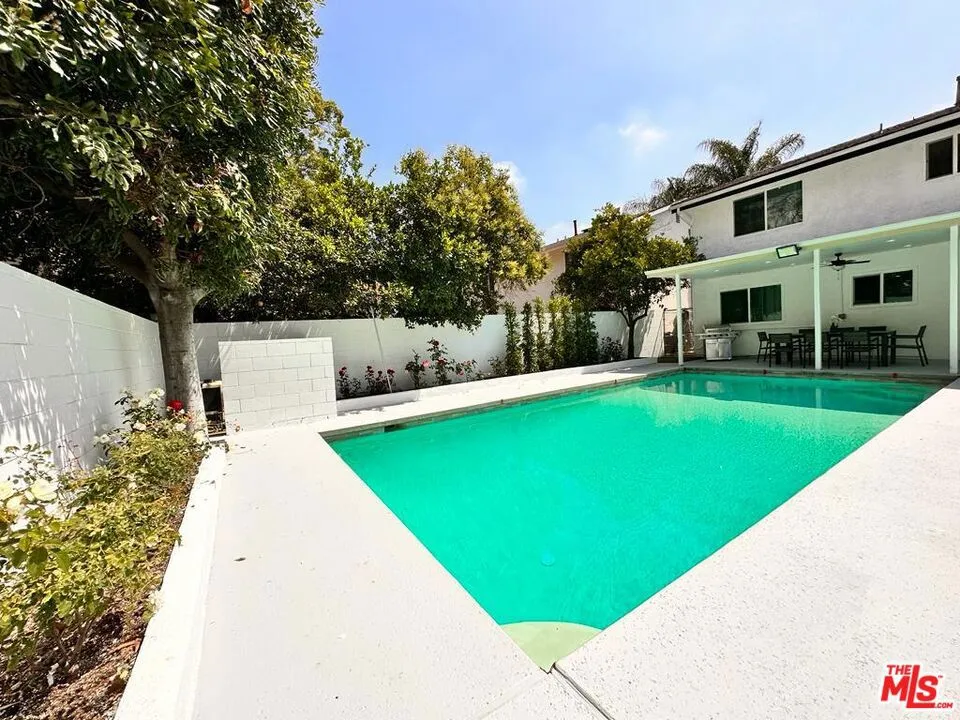5757 Agnes Avenue North Hollywood, CA 91607