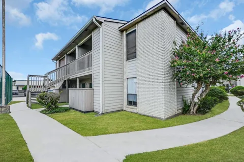 3919 Fairmont Parkway #236