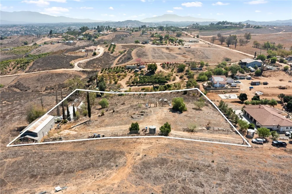 14350 BLACKBURN ROAD Lake Mathews, CA 92503