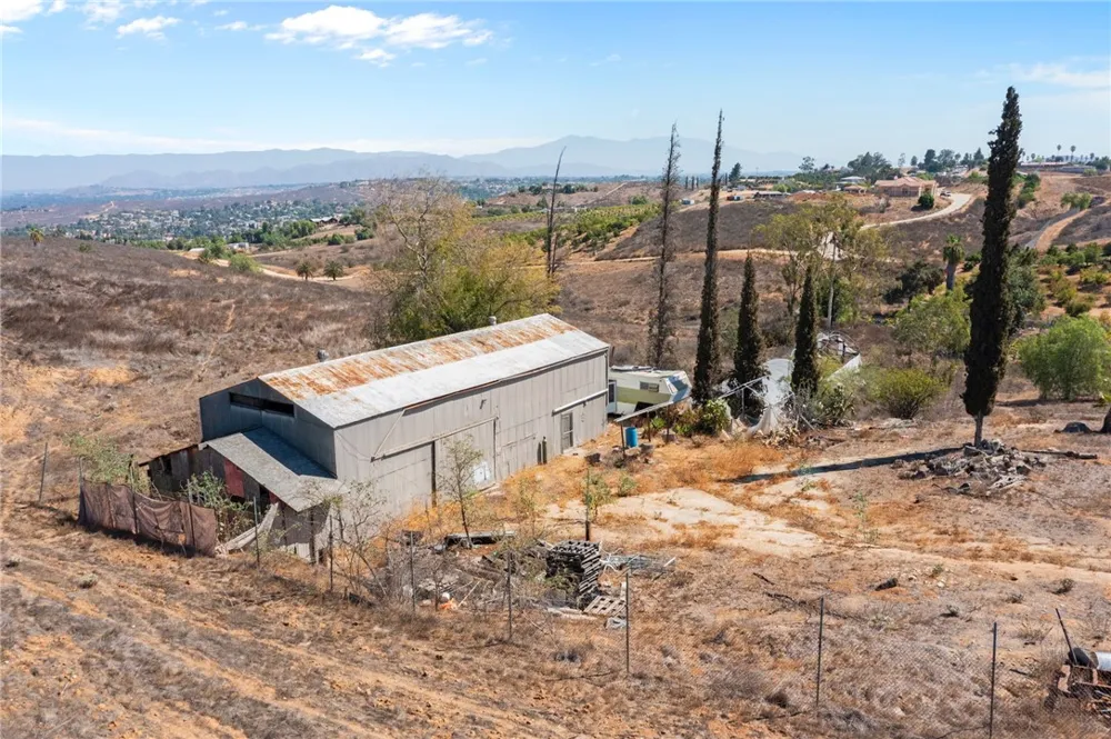 14350 BLACKBURN ROAD Lake Mathews, CA 92503