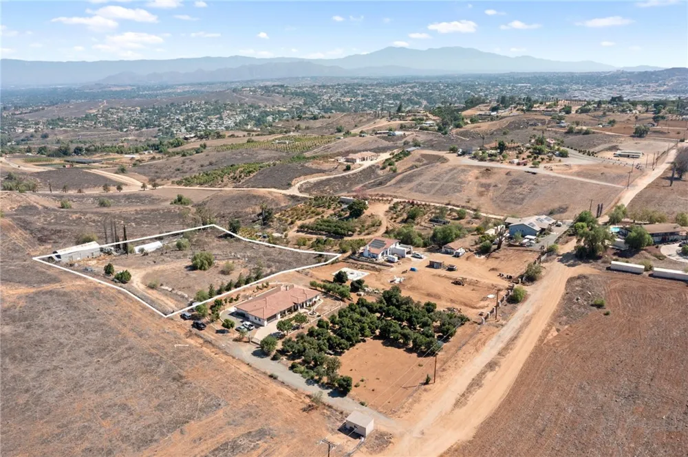 14350 BLACKBURN ROAD Lake Mathews, CA 92503