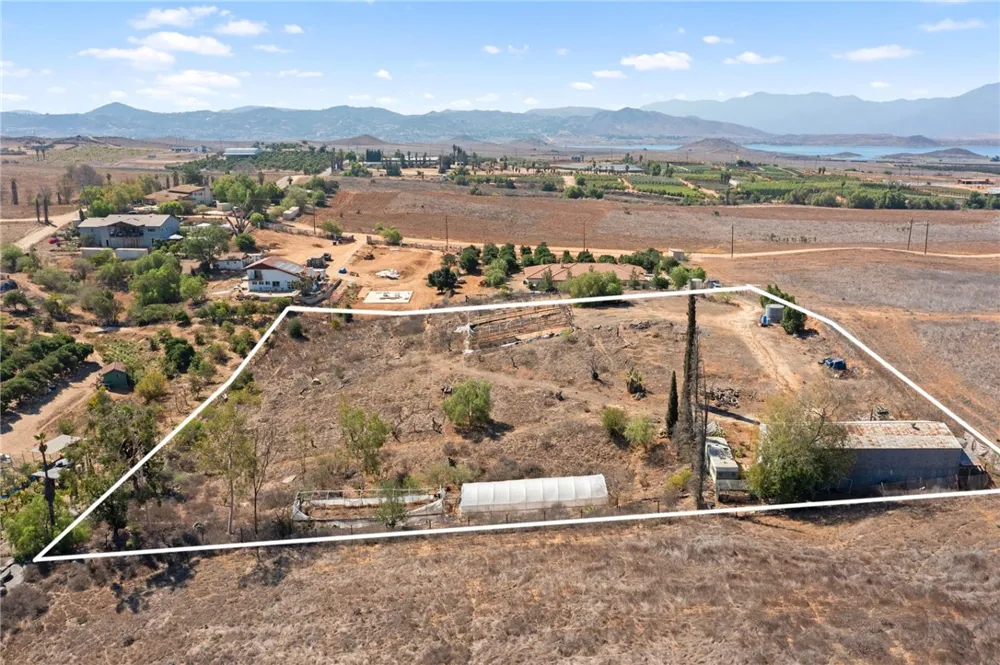 14350 BLACKBURN ROAD Lake Mathews, CA 92503