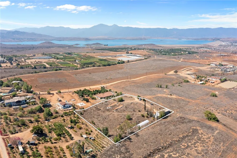 14350 BLACKBURN ROAD Lake Mathews, CA 92503