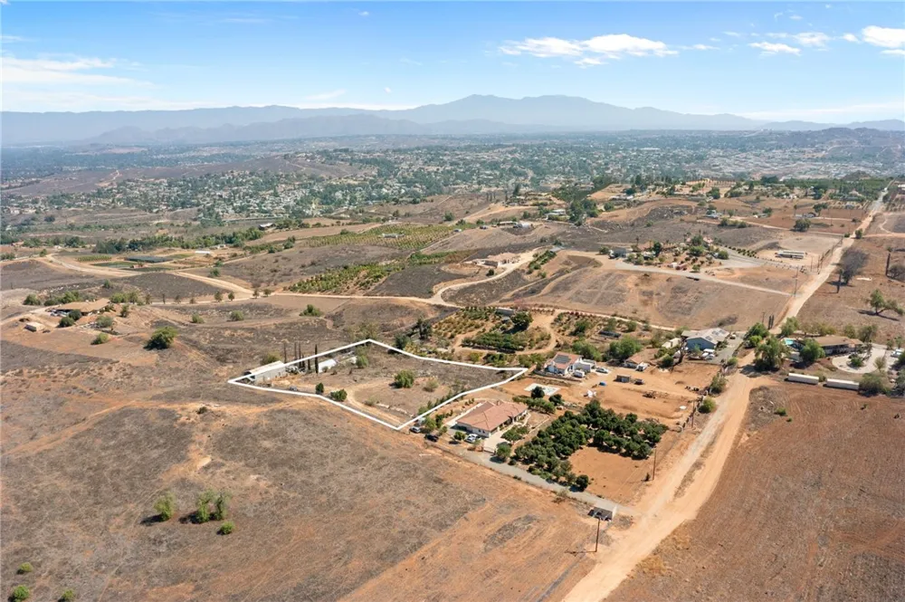 14350 BLACKBURN ROAD Lake Mathews, CA 92503