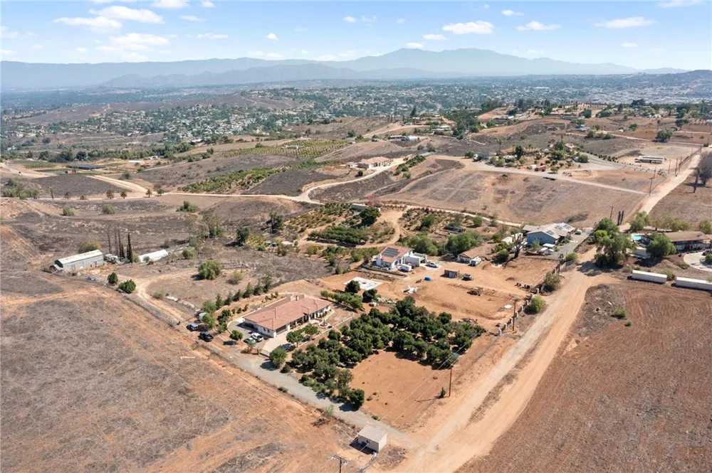 14350 BLACKBURN ROAD Lake Mathews, CA 92503