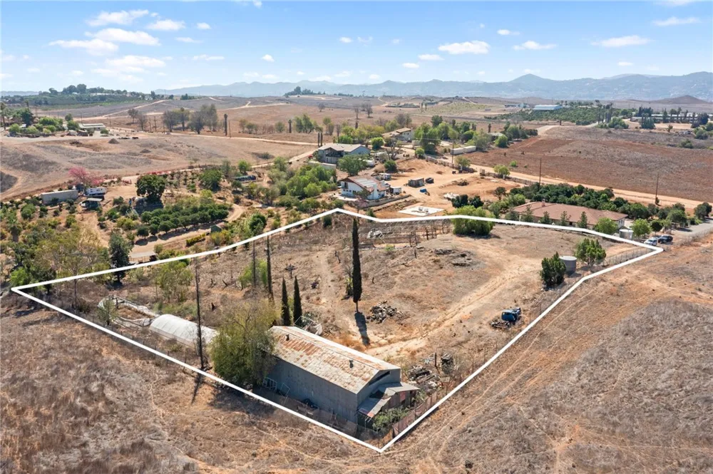 14350 BLACKBURN ROAD Lake Mathews, CA 92503