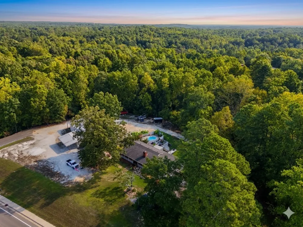 1870 N Market St Paris, TN 38242