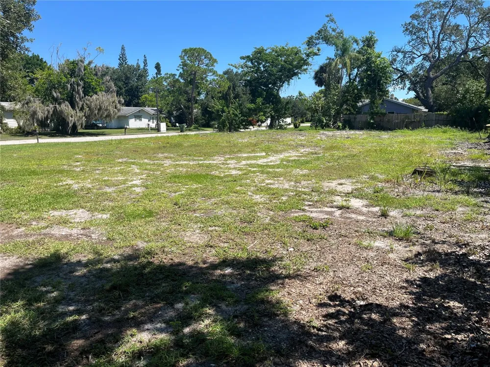 2414 PELICAN DRIVE Sarasota, FL 34237