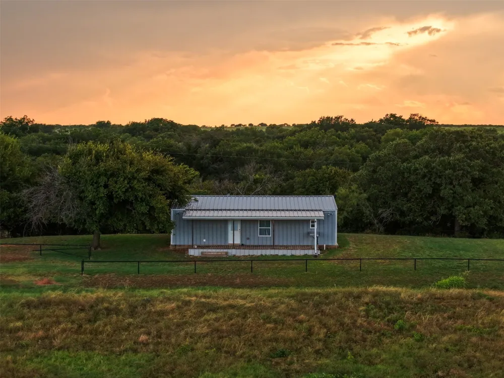 6977 E FM 171 Byers, TX 76357