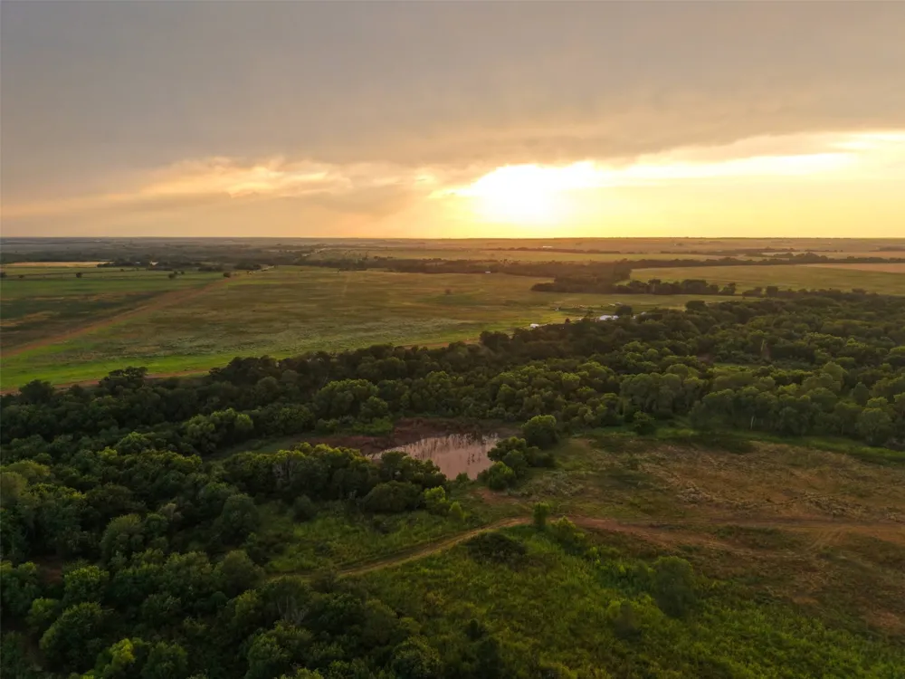 6977 E FM 171 Byers, TX 76357