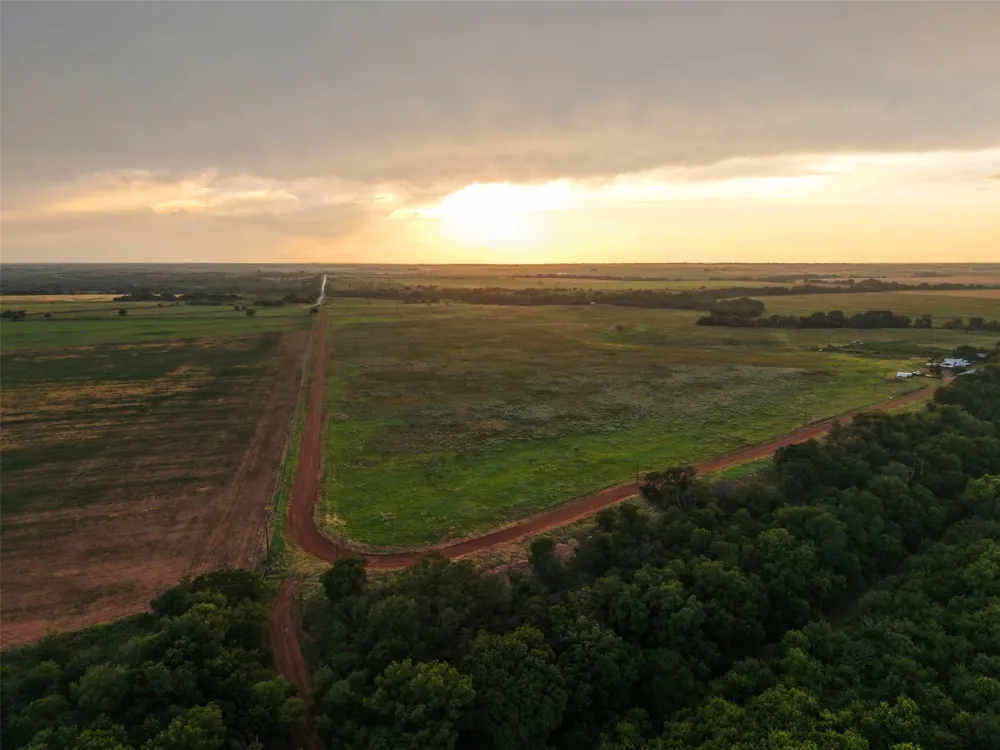 6977 E FM 171 Byers, TX 76357