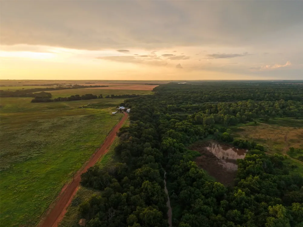 6977 E FM 171 Byers, TX 76357